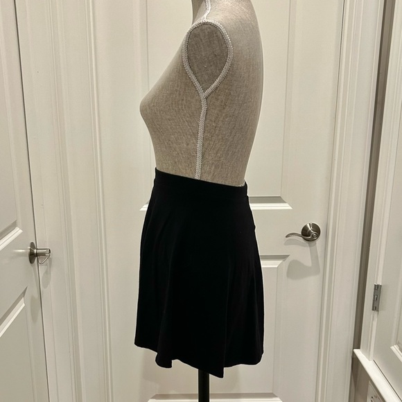 FOREVER 21 Black Flare Mini Skirt Size Small - Picture 3 of 8